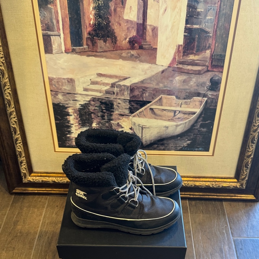 Sorel Black Ankle Boots with White Laces